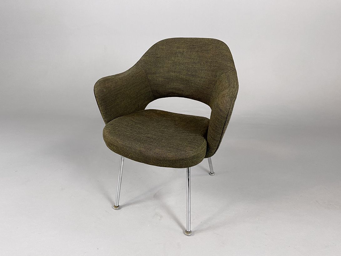 Foto Knoll Dark Brown Conference Armchair by Eero Saarinen