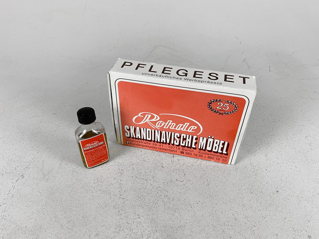 Foto Scandinavian Furniture Oil for Teak and Pine Wood, Berlin 1962