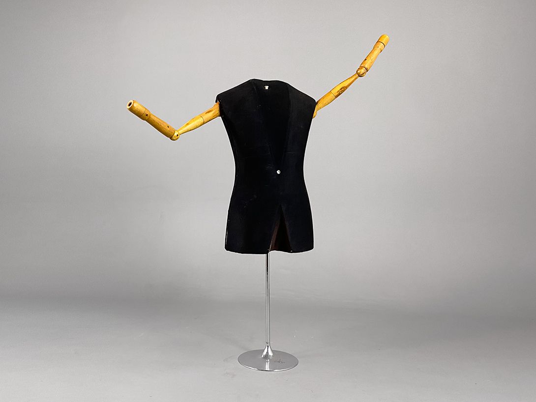 Foto Black Velvet Tailor Doll with adjustable Arms
