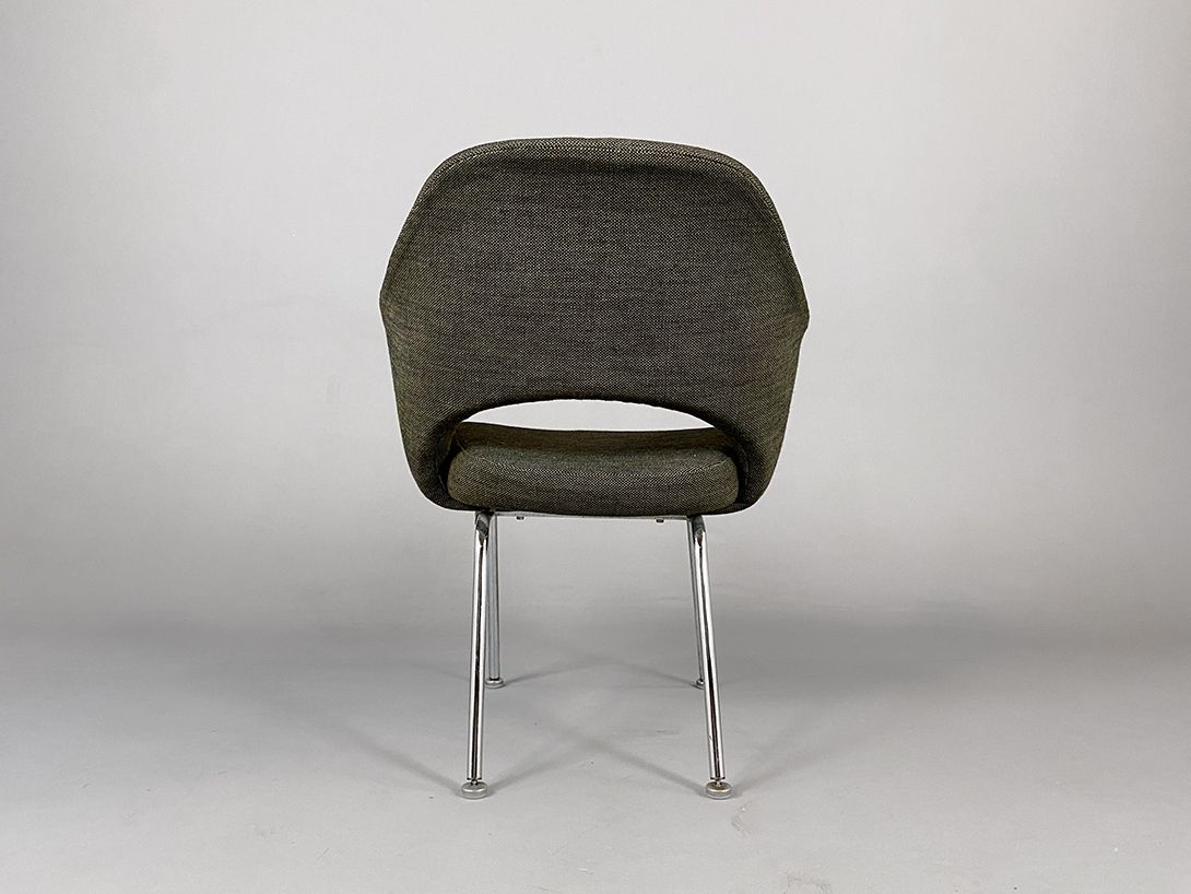 Foto Knoll Dark Brown Conference Armchair by Eero Saarinen