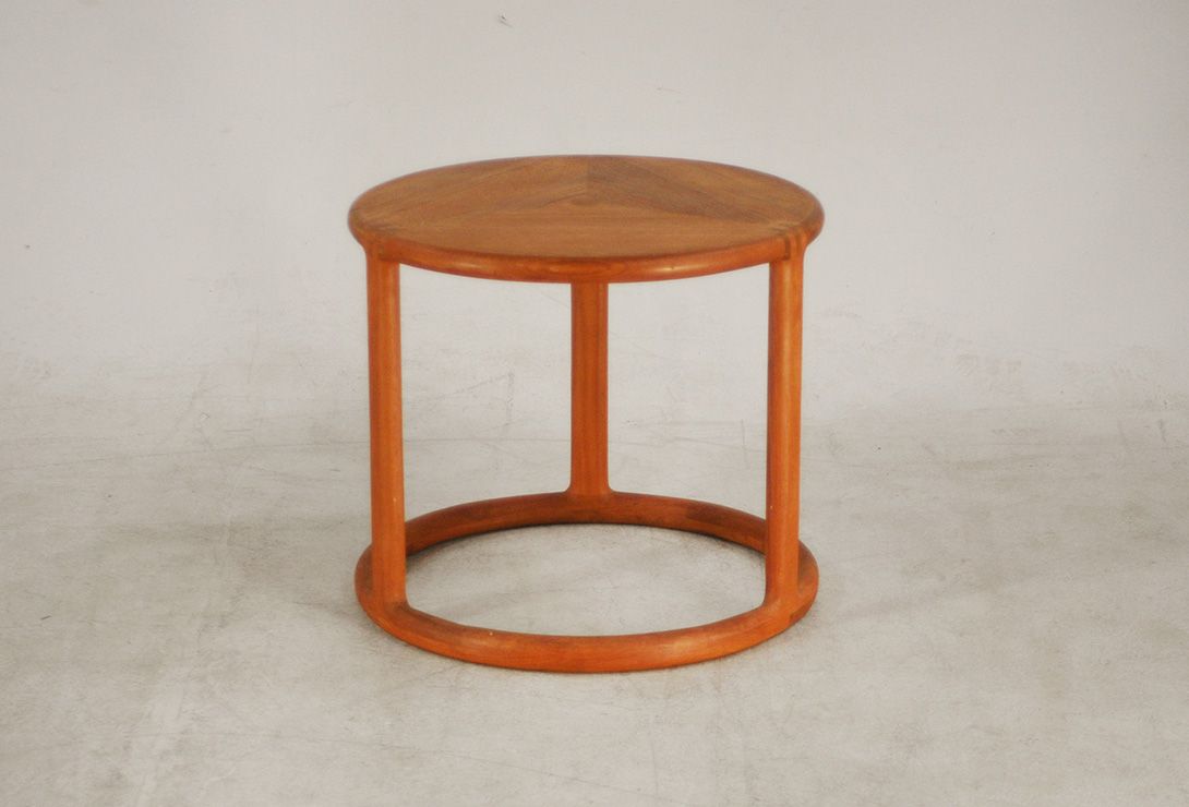 Foto Set of Two Round Teak Nesting Tables h46x53