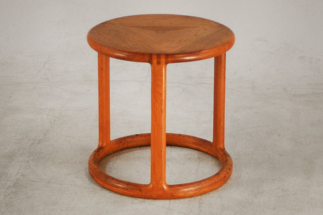 Foto Set of Two Round Teak Nesting Tables h46x53
