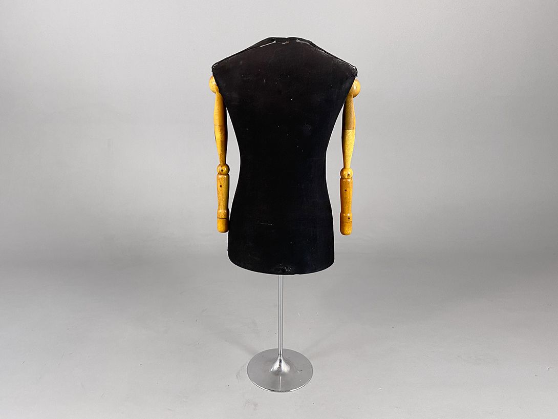 Foto Black Velvet Tailor Doll with adjustable Arms