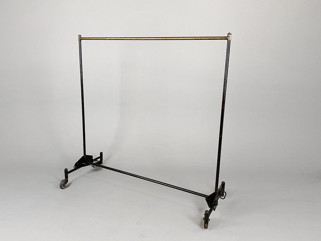 Foto Black and Brass Metal Wardrobe on Wheels h153x153x67