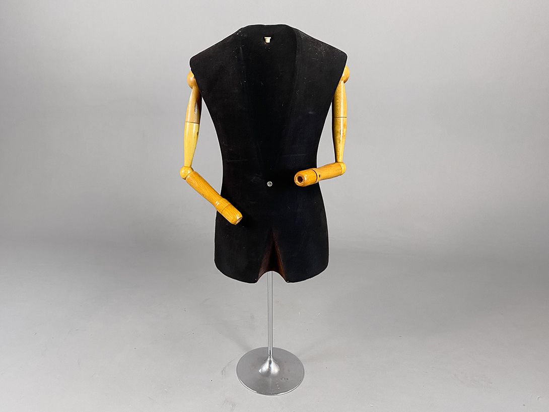 Foto Black Velvet Tailor Doll with adjustable Arms
