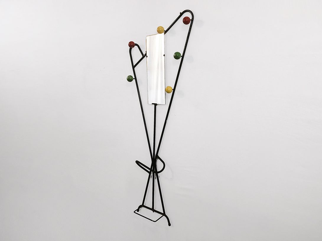 Foto 70s Style Mirror Wardrobe with Colorful Coat Hooks