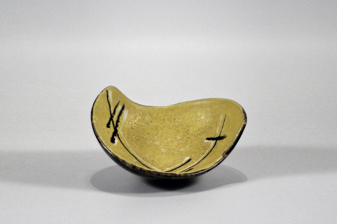 Foto Black and Yellow Ceramic Bowl