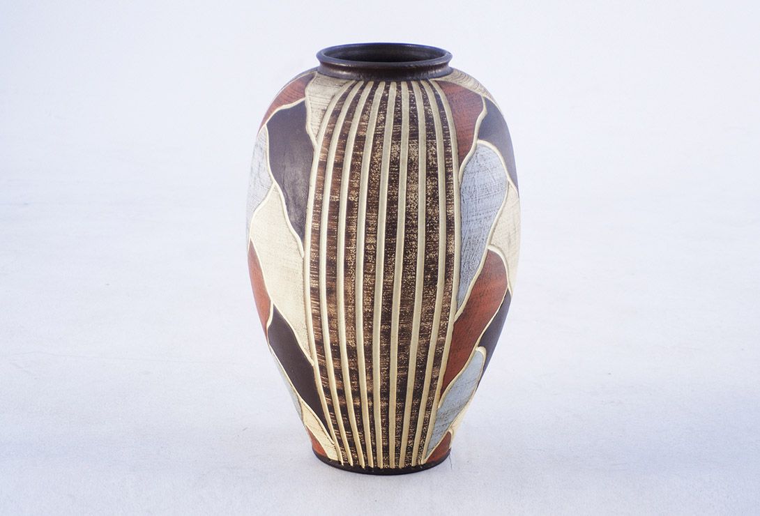 Foto Ceramic Vase with Colorful Pattern and Stripes h54 A7