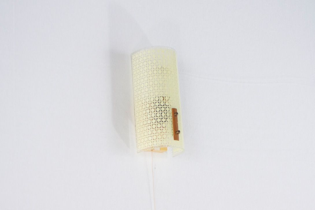 Foto Glass Wall Lamp with Small Wood Detail