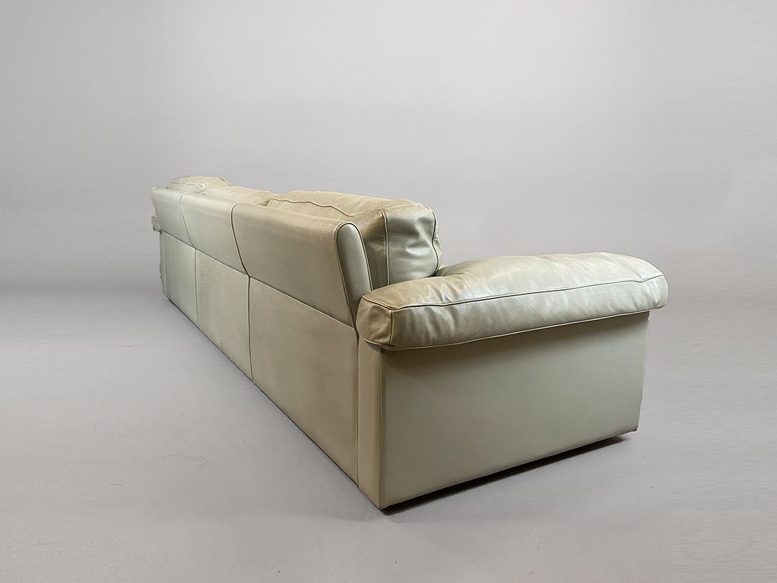Foto Huge Leather Poltrona Frau Three-Seater Sofa b:250
