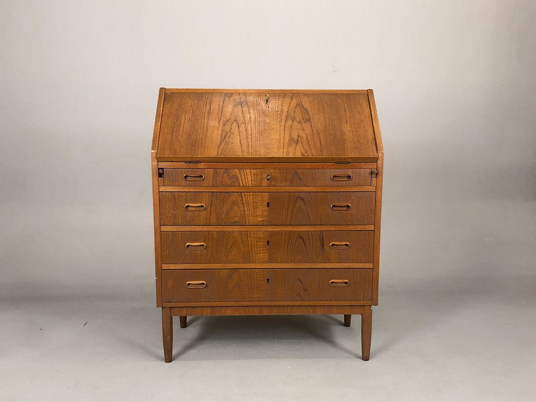 Foto Wooden Secretary with lots of Storage Space h106