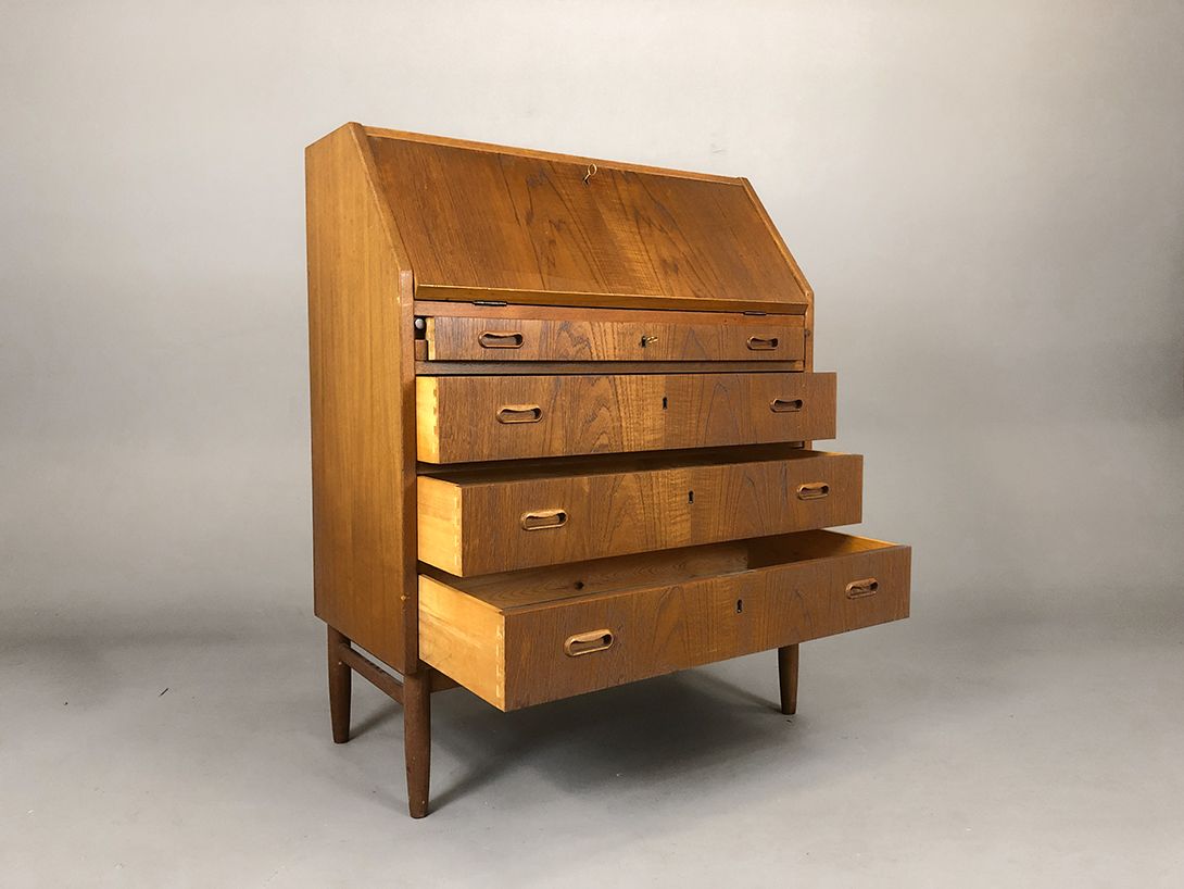 Foto Wooden Secretary with lots of Storage Space h106