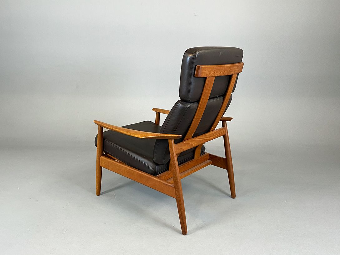 Foto Arne Vodder High Back Leather Armchair with Teak Frame