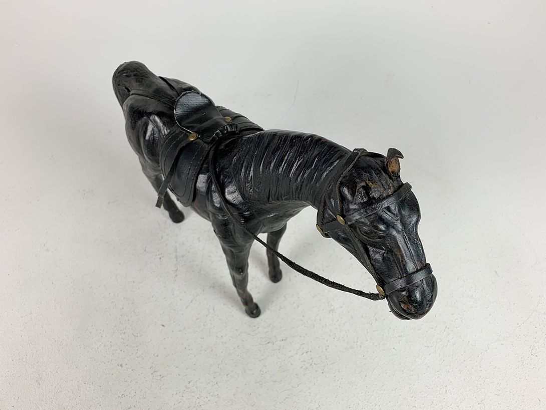 Foto Black Leather Horse Figurine h31