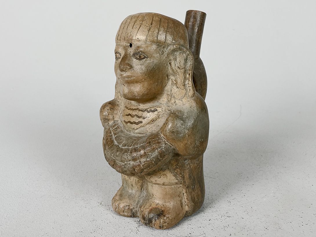 Foto Indian Water Pipe Figure