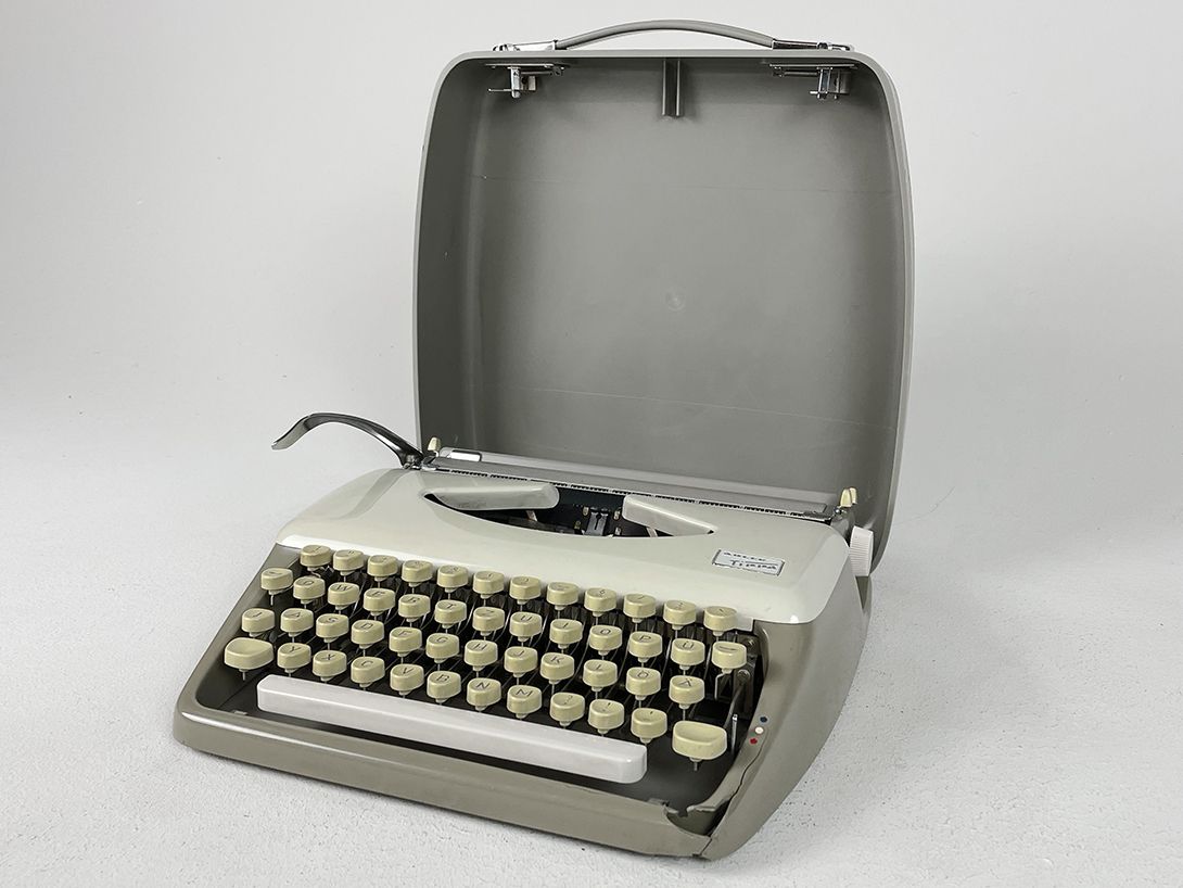 Foto Adler Tippa Typewriter, Germany