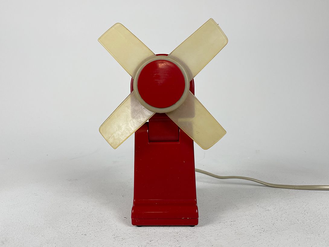 Foto Small Propeller Desk Fan Czech Republic //