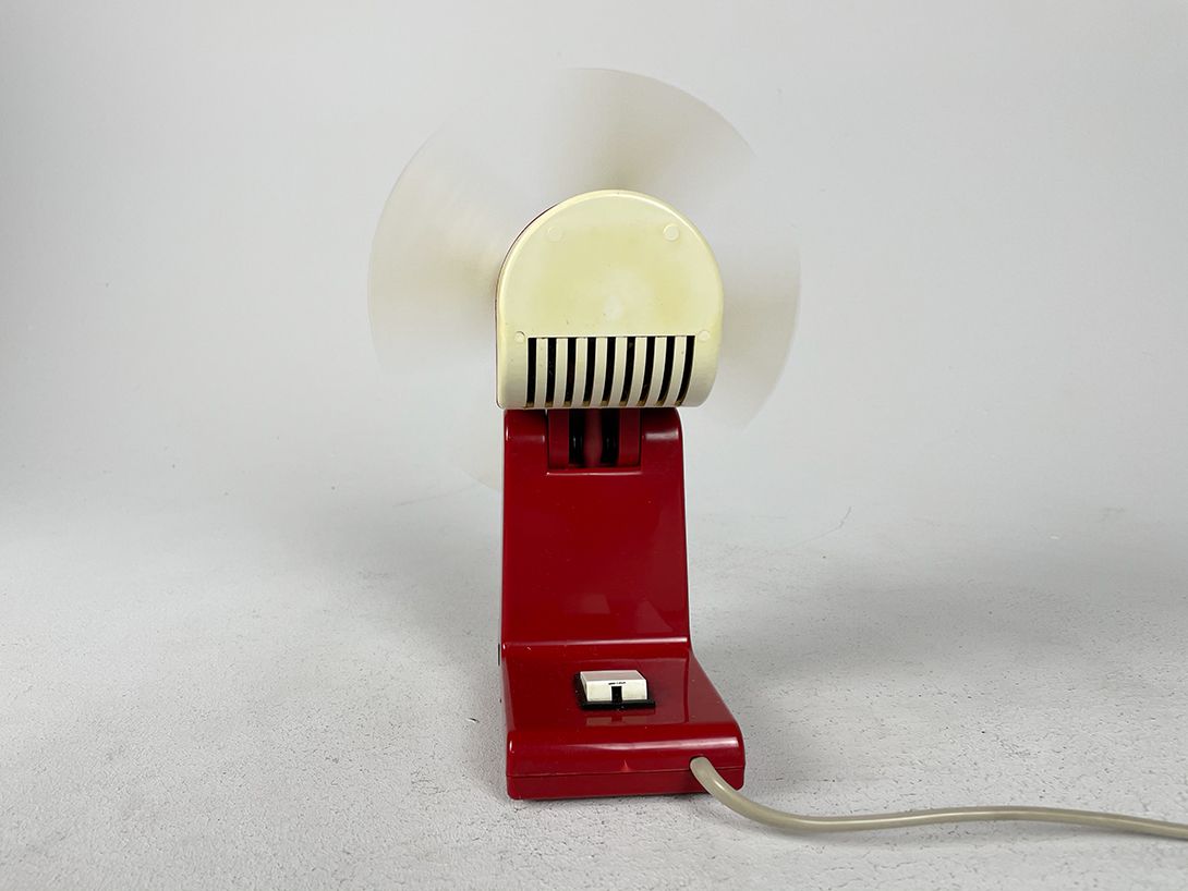 Foto Small Propeller Desk Fan Czech Republic //
