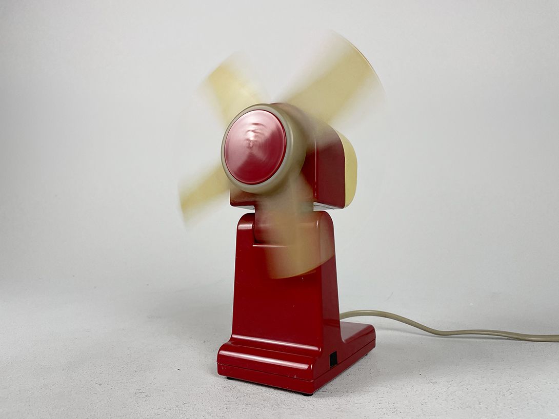 Foto Small Propeller Desk Fan Czech Republic //