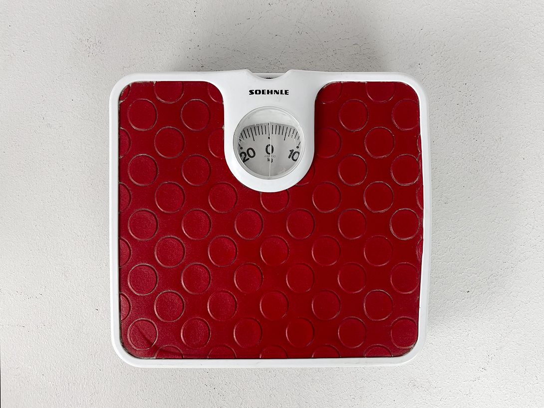 Foto Red Dotted Soehnle Scale