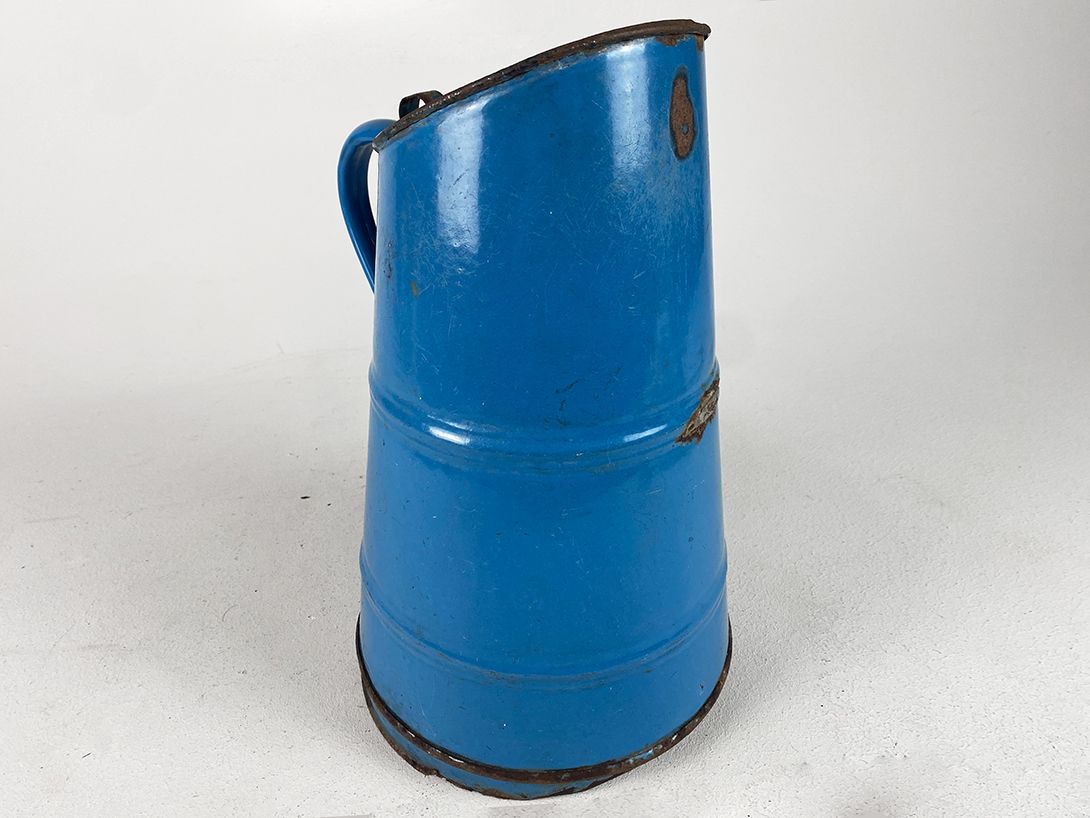 Foto Blue Enamel Jug Can