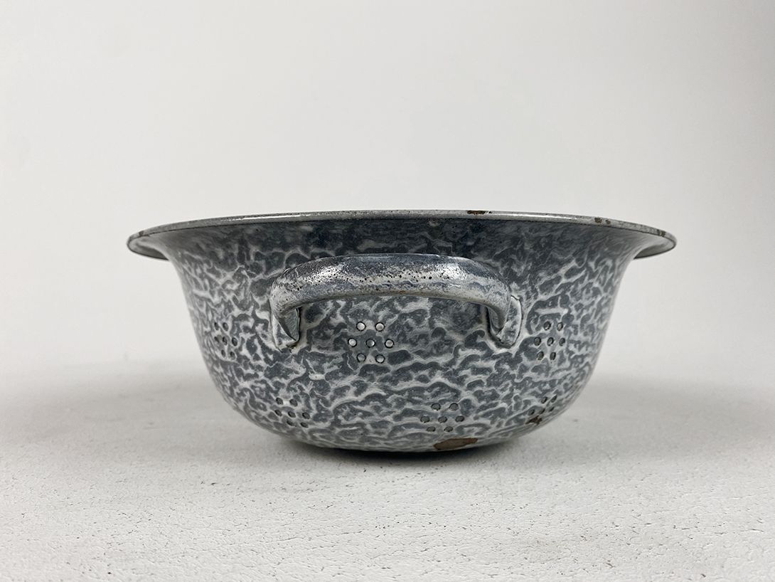 Foto Grey Enamel Sieve Bowl