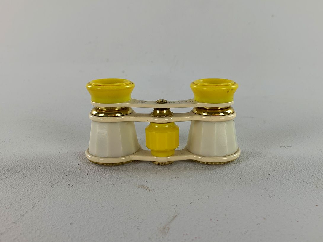Foto Yellow and White Binoculars