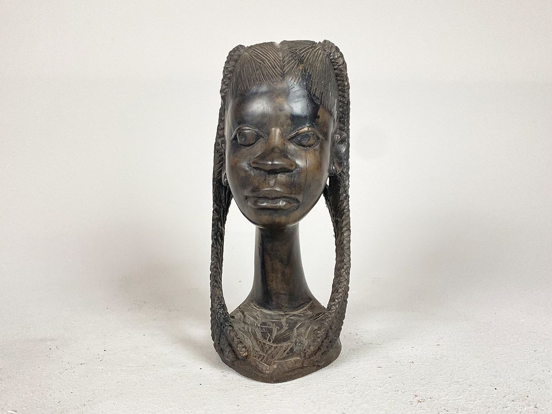 Foto African Girl with Braids Carving h25