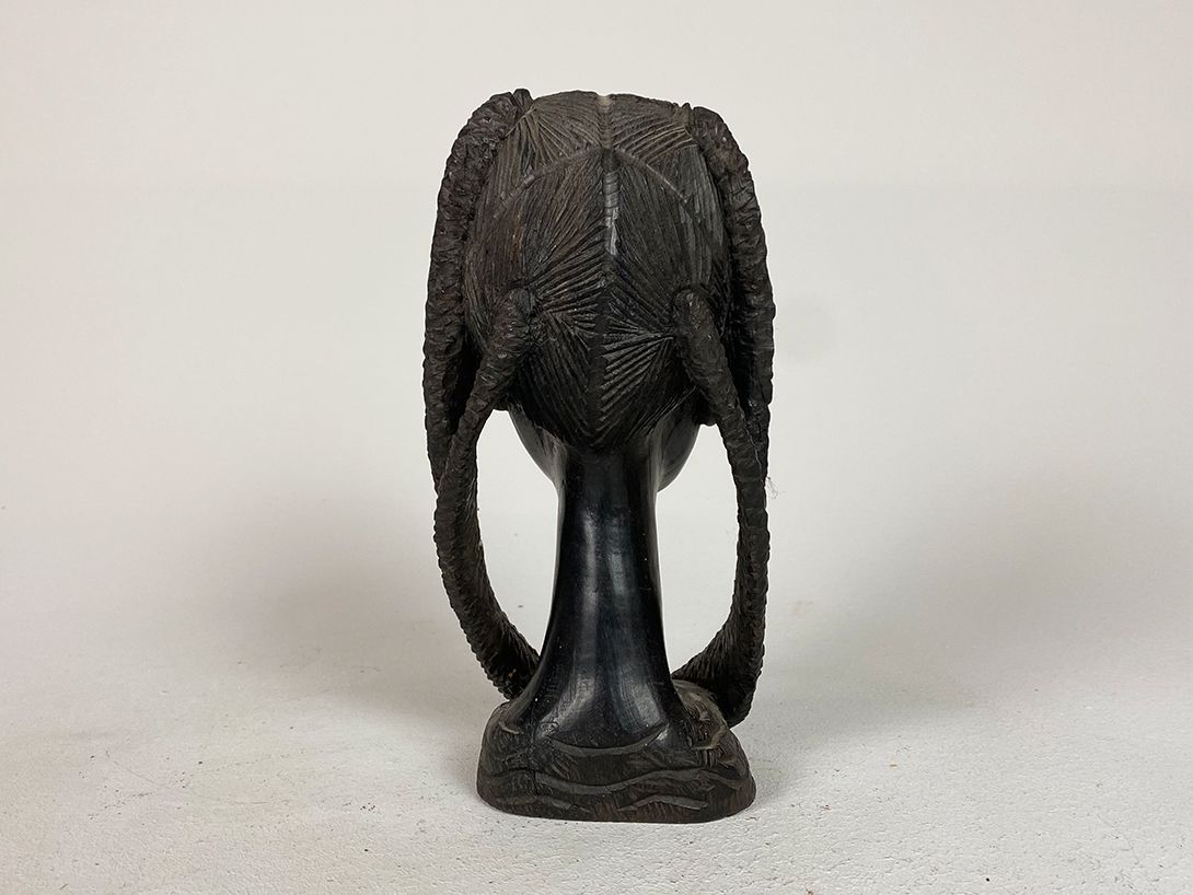 Foto African Girl with Braids Carving h25