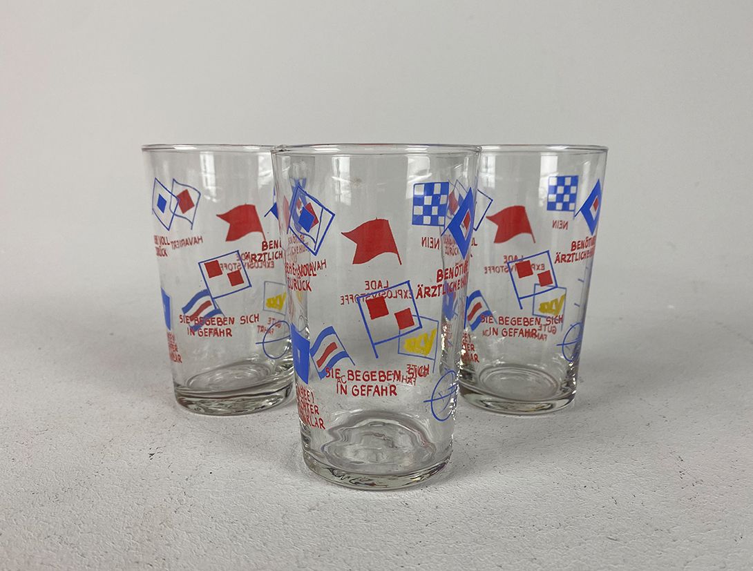 Foto Set of Blue and Red Flag Alcohol Limit Glasses h11