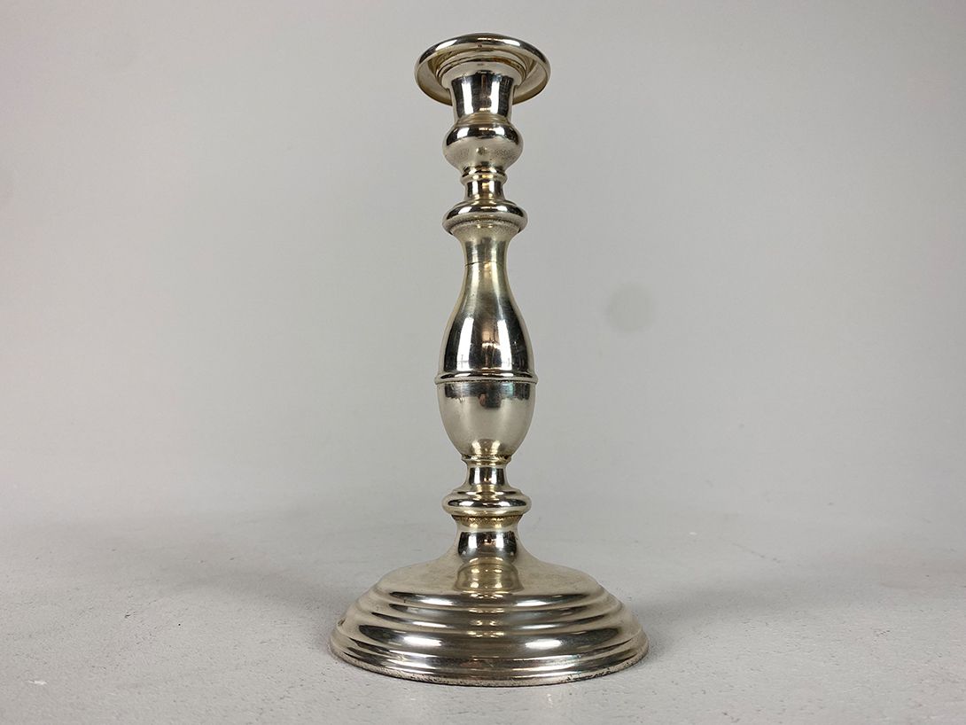 Foto Pair of Simple Classic Chrome Candle Holders