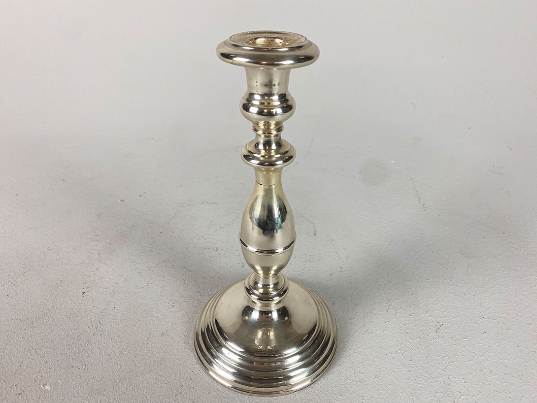 Foto Pair of Simple Classic Chrome Candle Holders