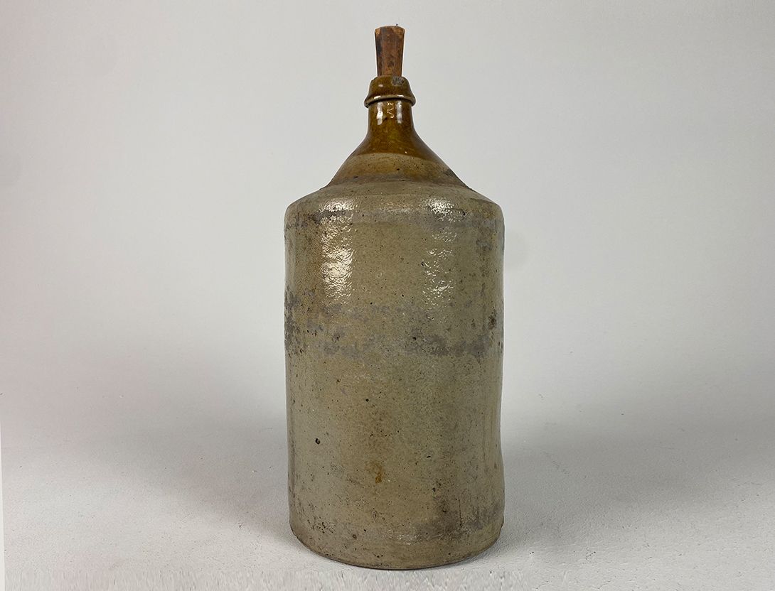 Foto Large Stoneware Bottle Grundmann h42
