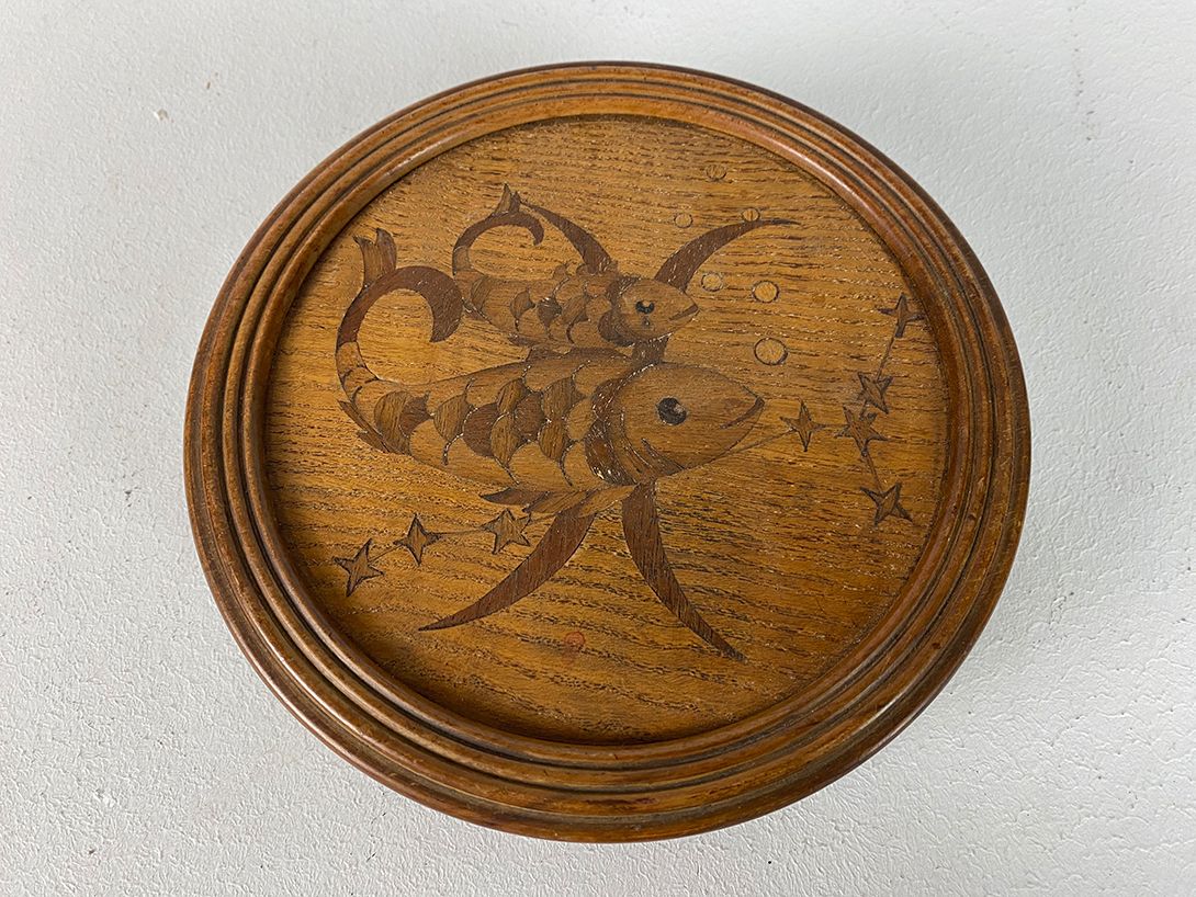 Foto Round Wooden Box with Fish Inlay ø20