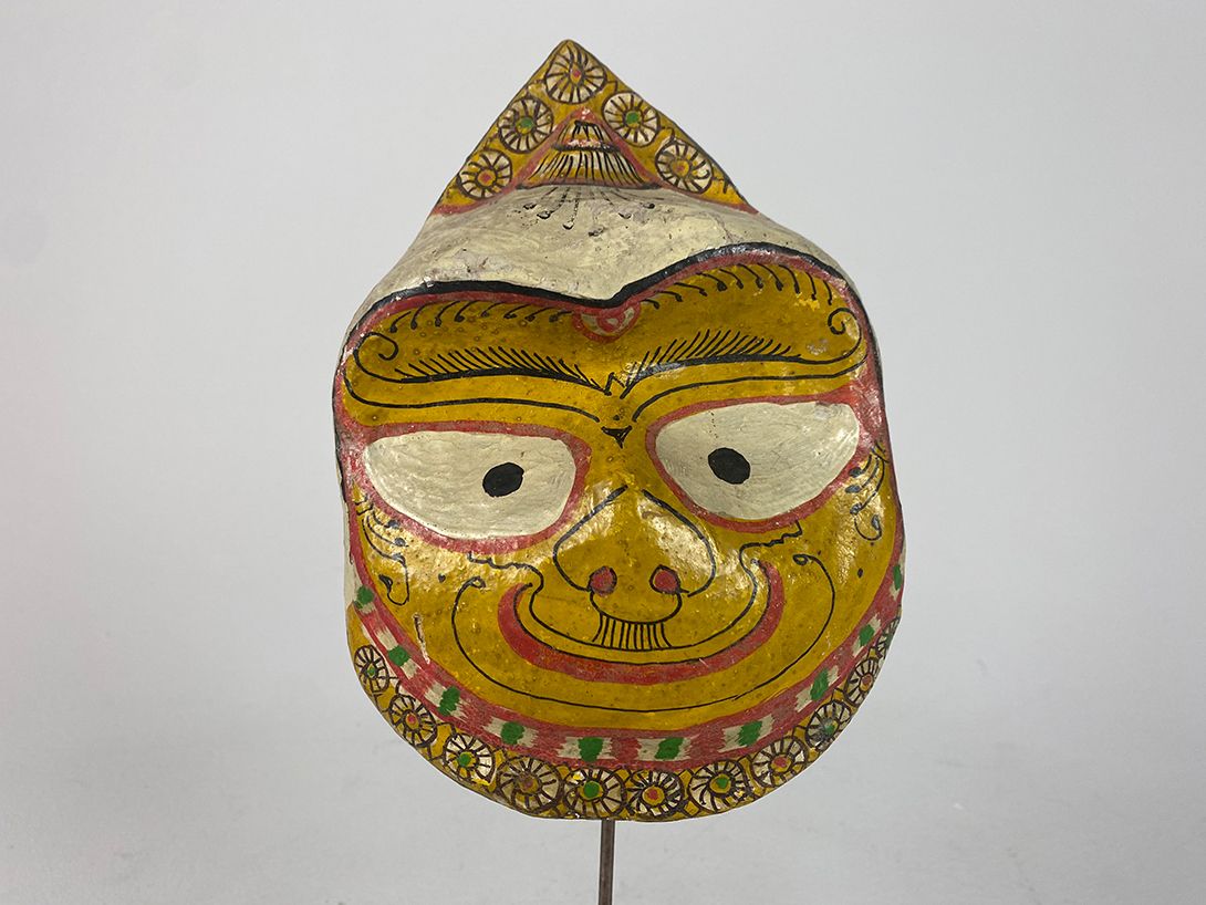 Foto Colorful Cardboard Mask Bangkok h20