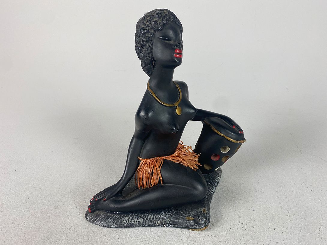 Foto Black Figurine with Colorful Drum h26