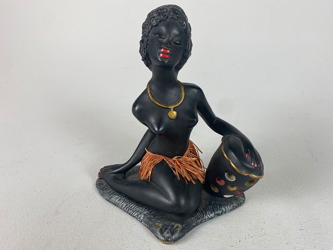 Foto Black Figurine with Colorful Drum h26