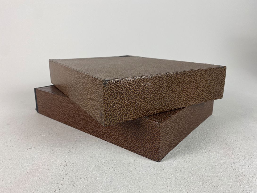 Foto Cardboard Document Desk Case