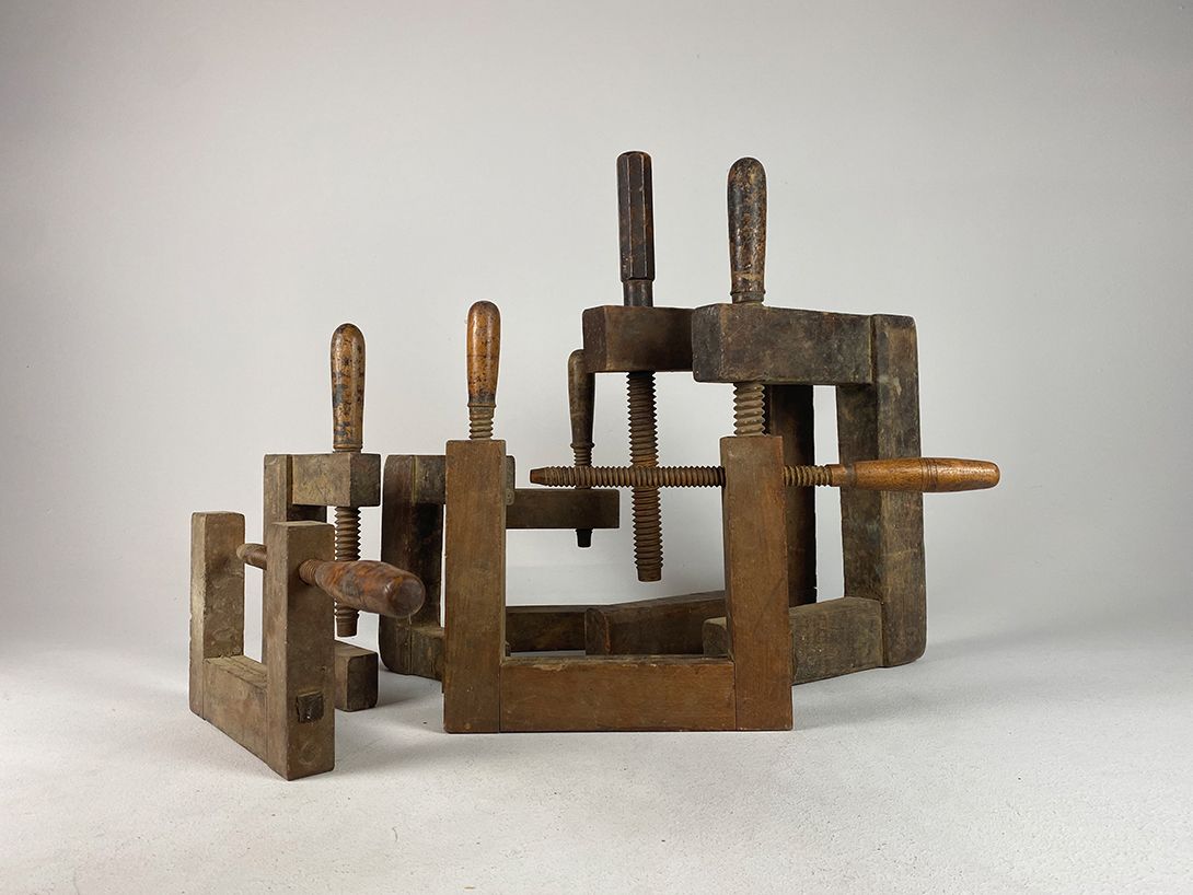 Foto Antique Screw Clamps Different Sizes, smallest 30cm, biggest 65cm