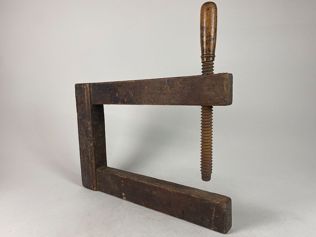 Foto Large Antique Screw Clamp 78x57x7cm