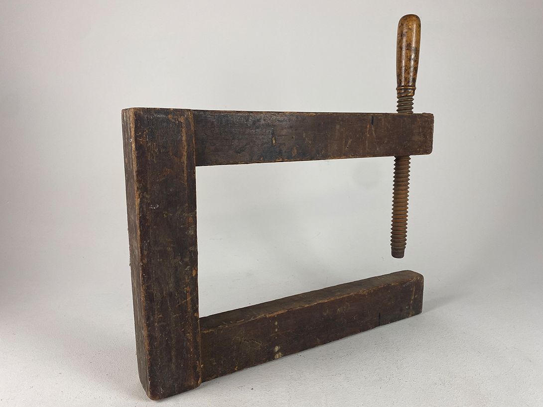 Foto Large Antique Screw Clamp 78x57x7cm