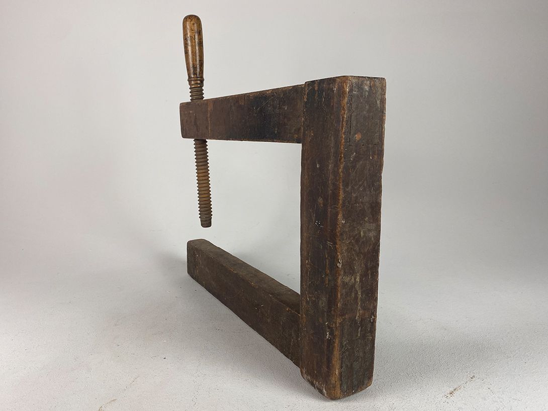 Foto Large Antique Screw Clamp 78x57x7cm