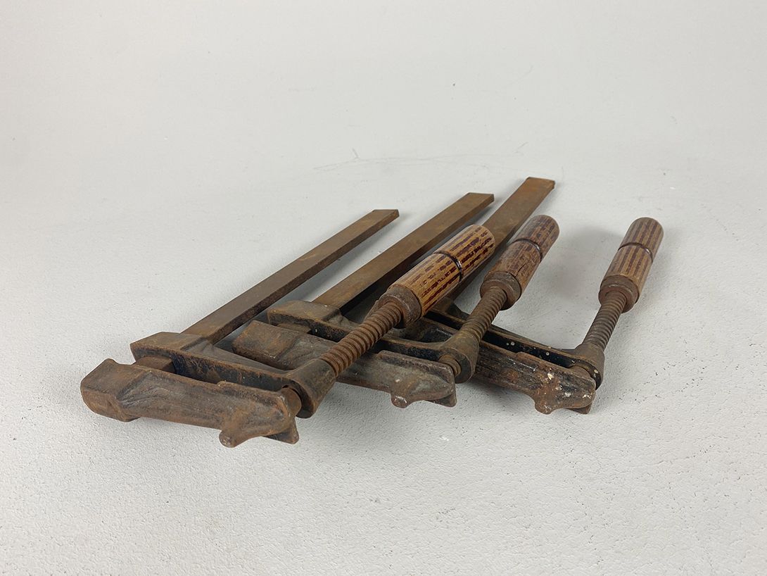 Foto Antique Metal Screw Clamps 34cm