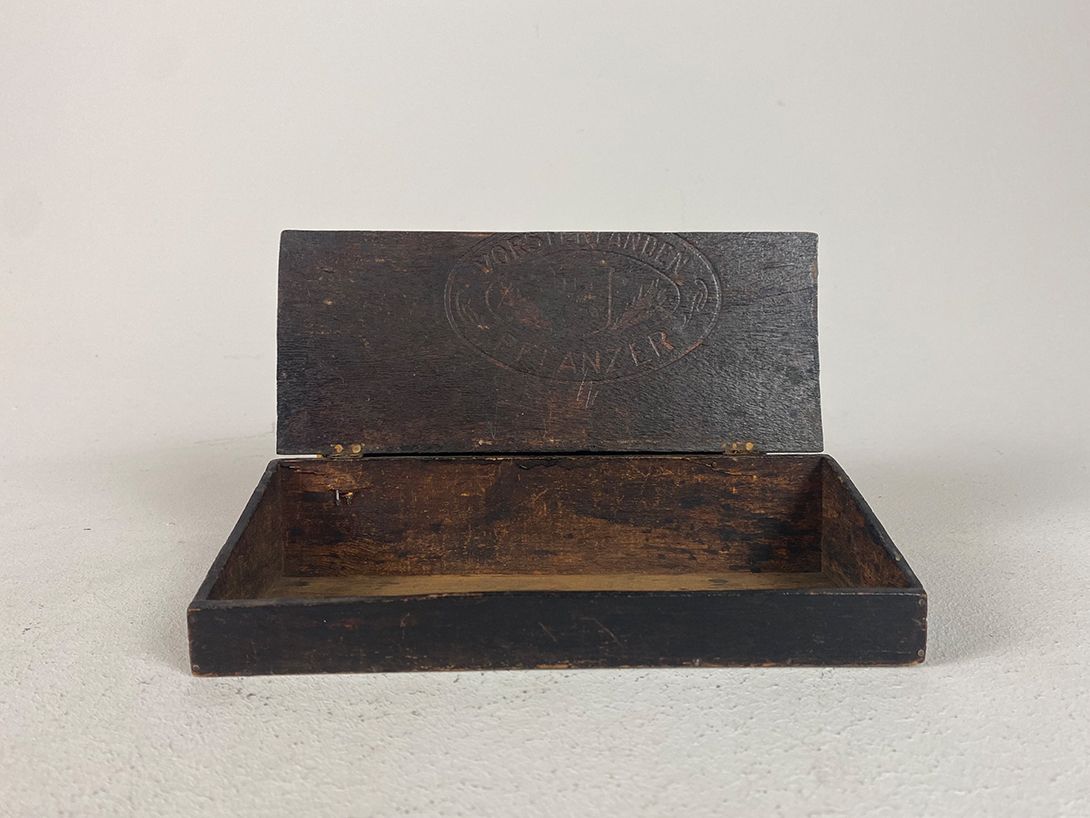Foto Antique Wooden Box Vorstenlanden with Brass Details 22x9cm