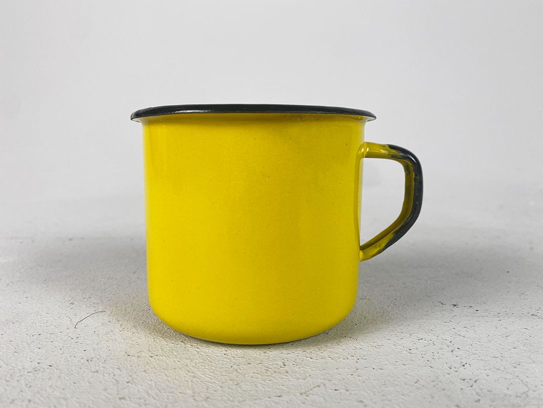 Foto Yellow Enamel Cup with Black Rim, Poland