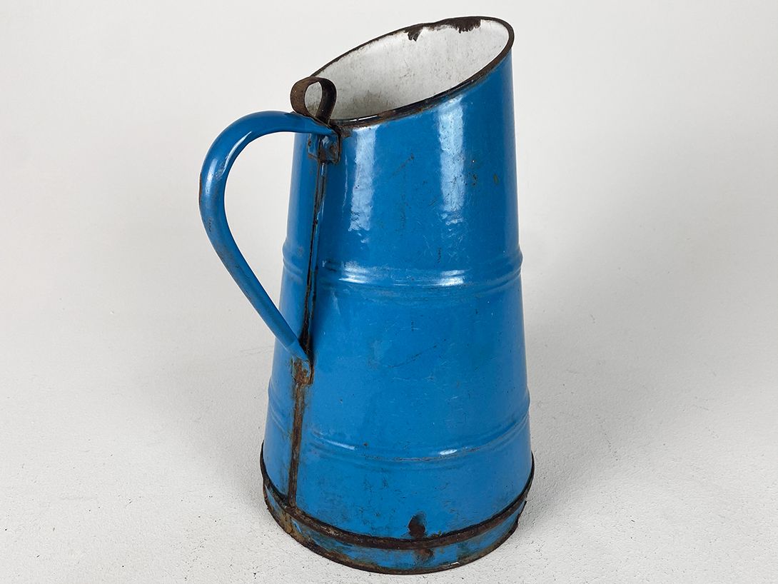 Foto Blue Enamel Jug Can