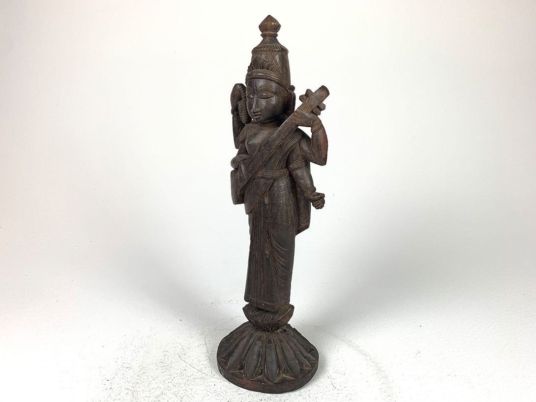 Foto Wooden Sculpture with Instrument Bali h43