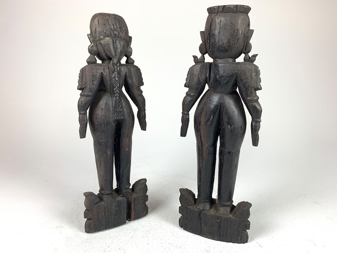 Foto Pair of Southeast Asian Wood Sculptures Man and Woman h41