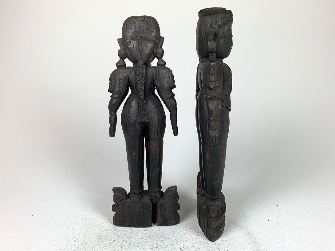 Foto Pair of Southeast Asian Wood Sculptures Man and Woman h41