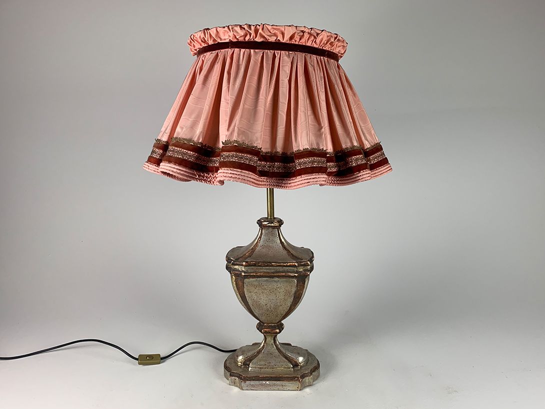 Foto Metallic Wood Table Lamp with Pink Shade h83